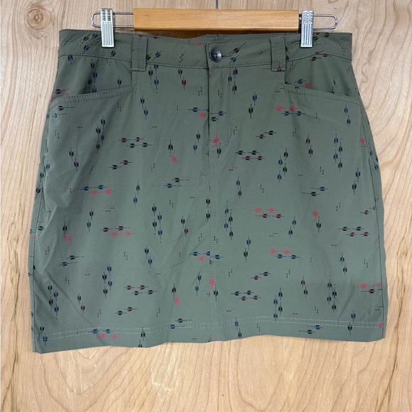 Eddie Bauer Skirt Womens Olive Green Adventurer Skort Outdoors Light Size 6 - Picture 1 of 7